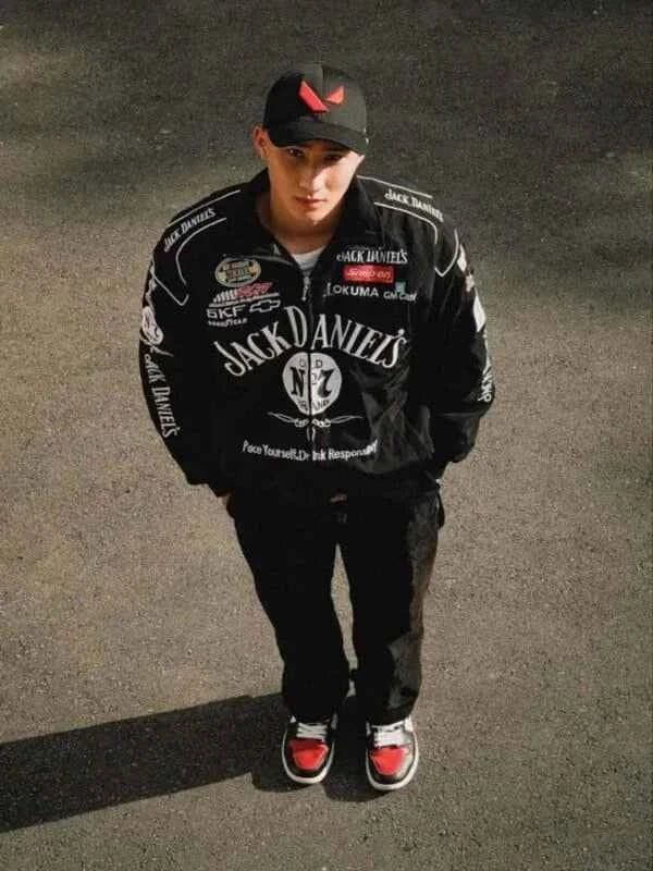 Jack denials jacket in black.